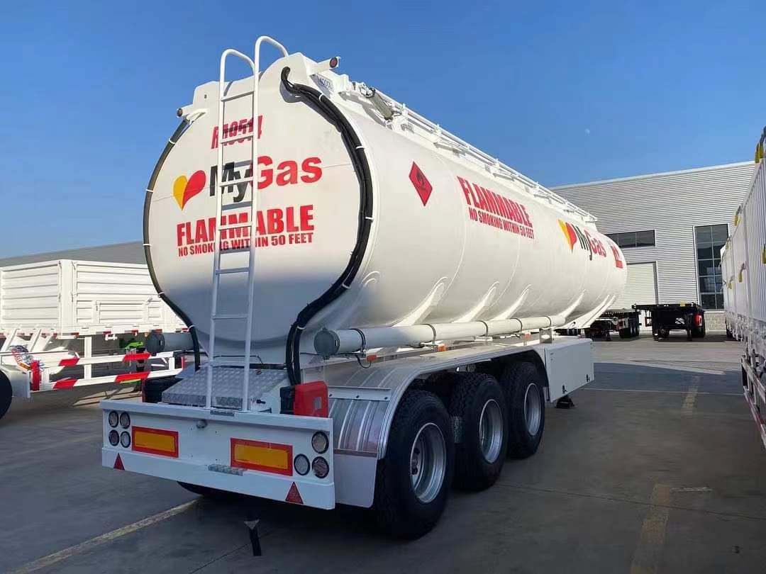 Tank semi-trailers ordered by Vietnamese customers to transport fuel