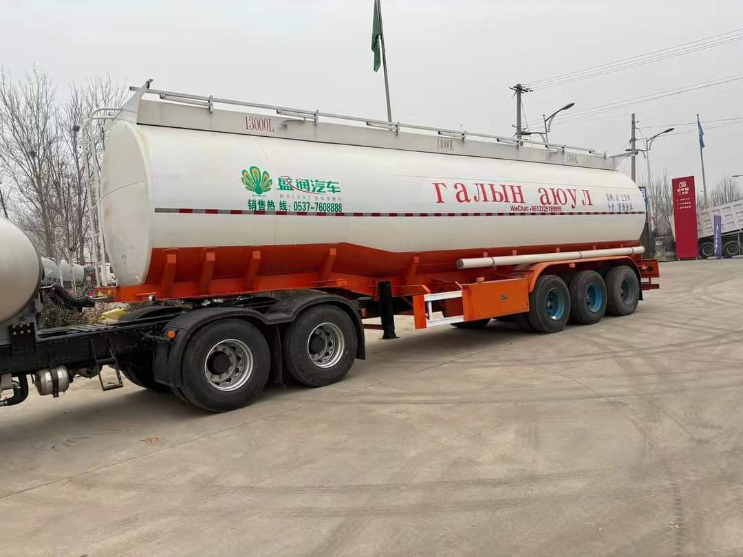 9.9m tank type rear flip semi-trailer