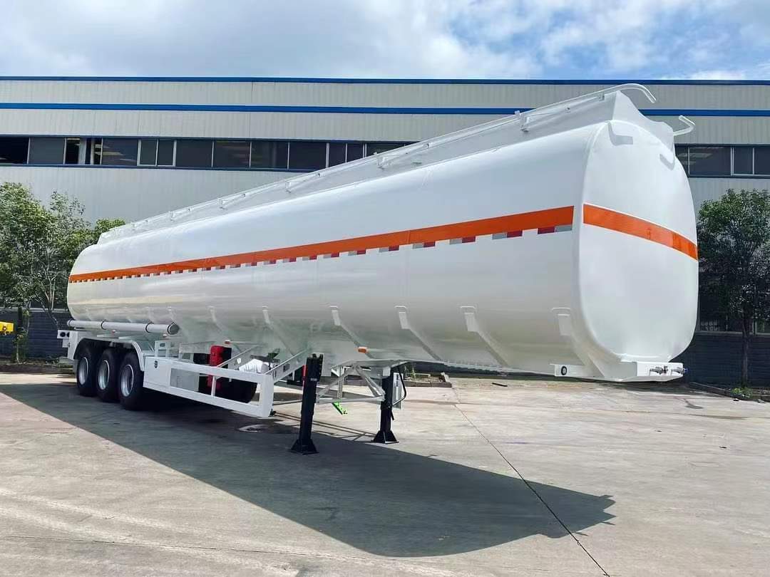 28.7 square meter gray semi-trailer