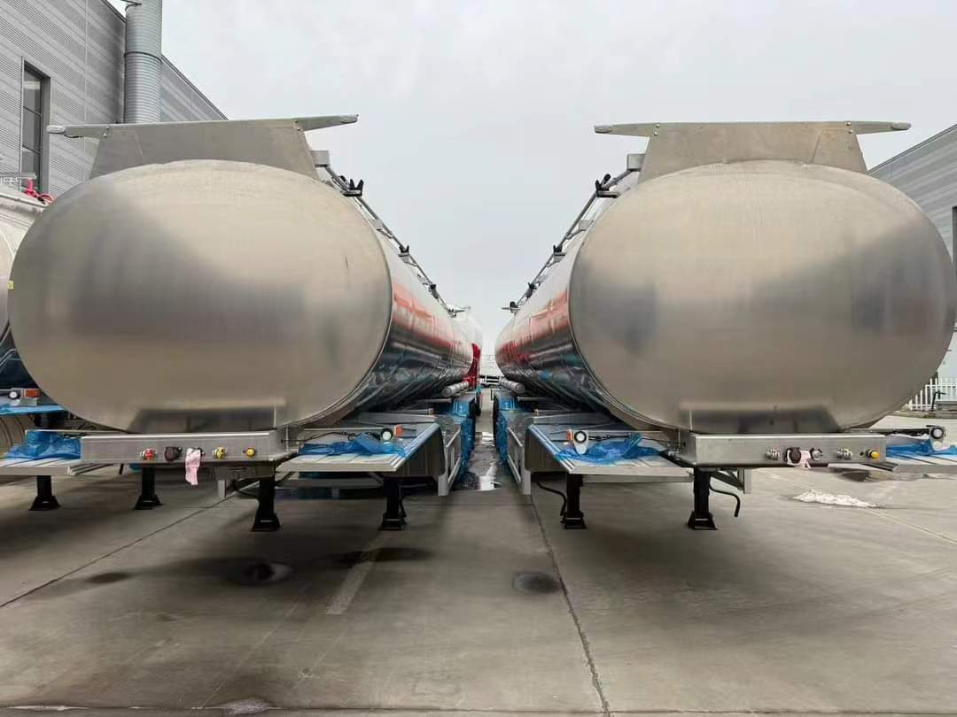 38 cubic meter all-aluminum alloy powder tank semi-trailer
