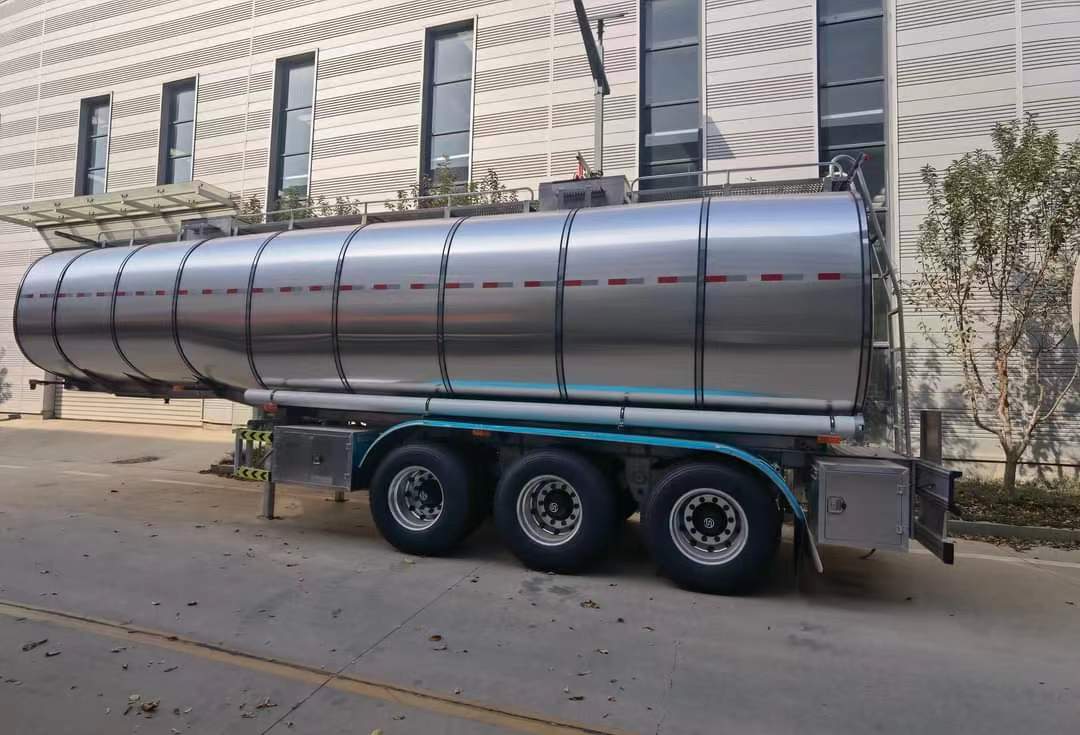 The production of oil tank semi-trailers ordered by Laos users is completed