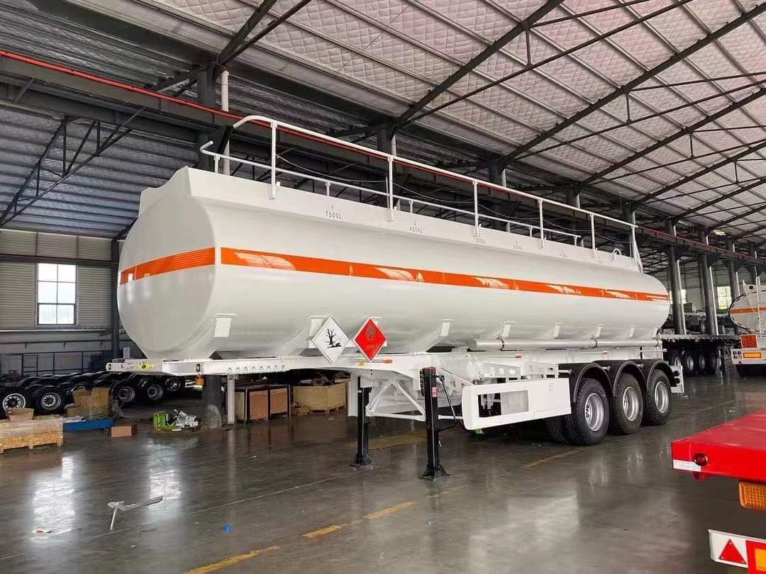 Oil tanker semi-trailer ordered by Saudi customer to transport diesel