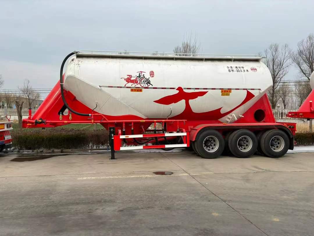 61.5m3 low-density powder material transportation semi-trailer
