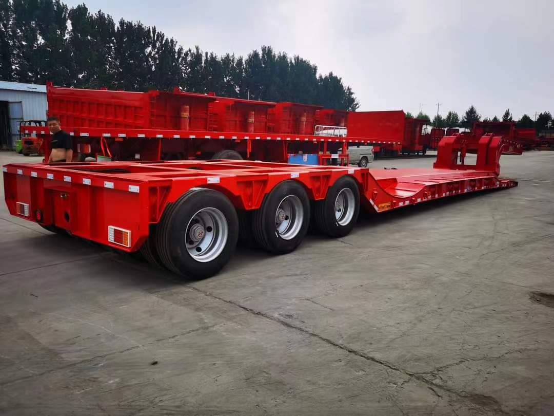 Low-bed semi-trailer transport machinery ordered by Brazilian customers
