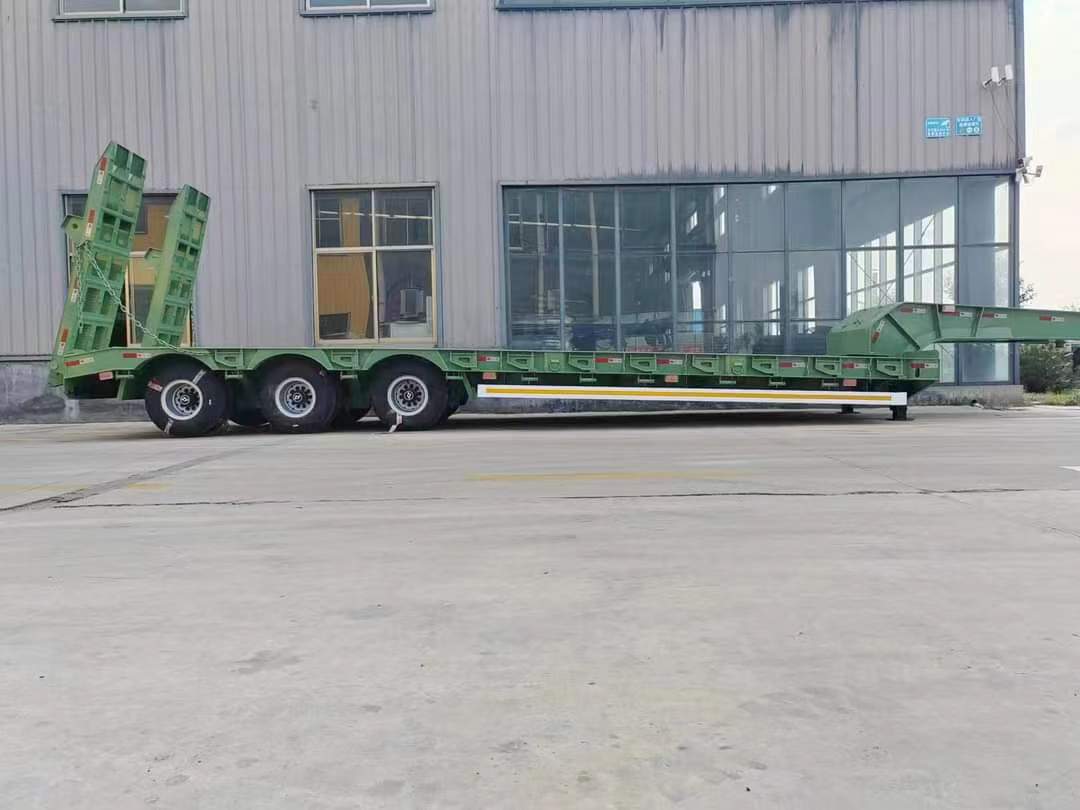 13-meter gooseneck flatbed transport semi-trailer