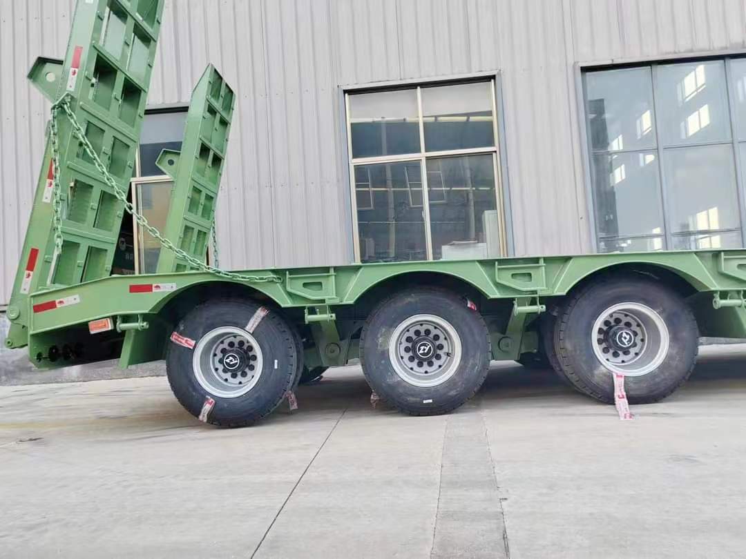 13-meter gooseneck flatbed transport semi-trailer